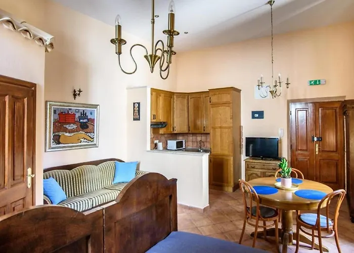 Amoret Apartments