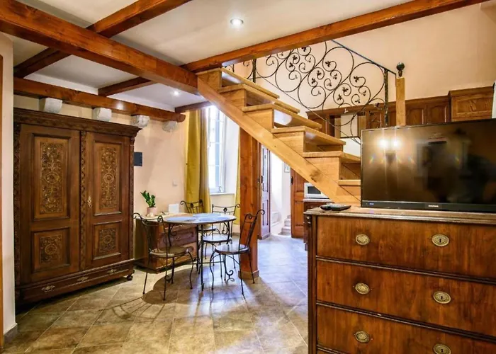 Amoret Apartments