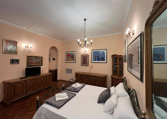 Amoret Apartments