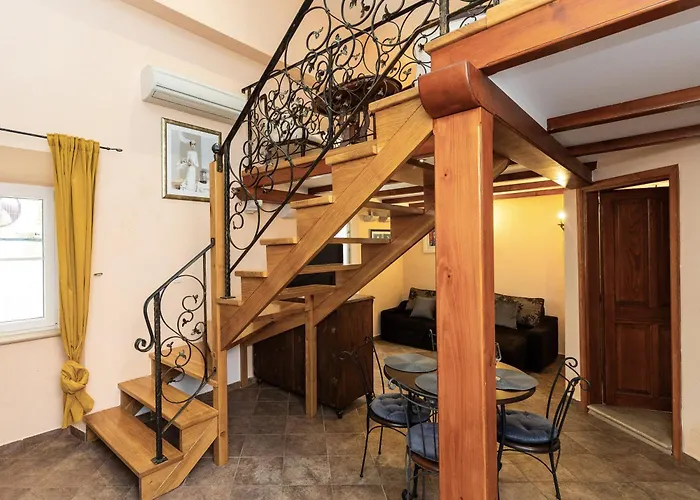 Amoret Apartments